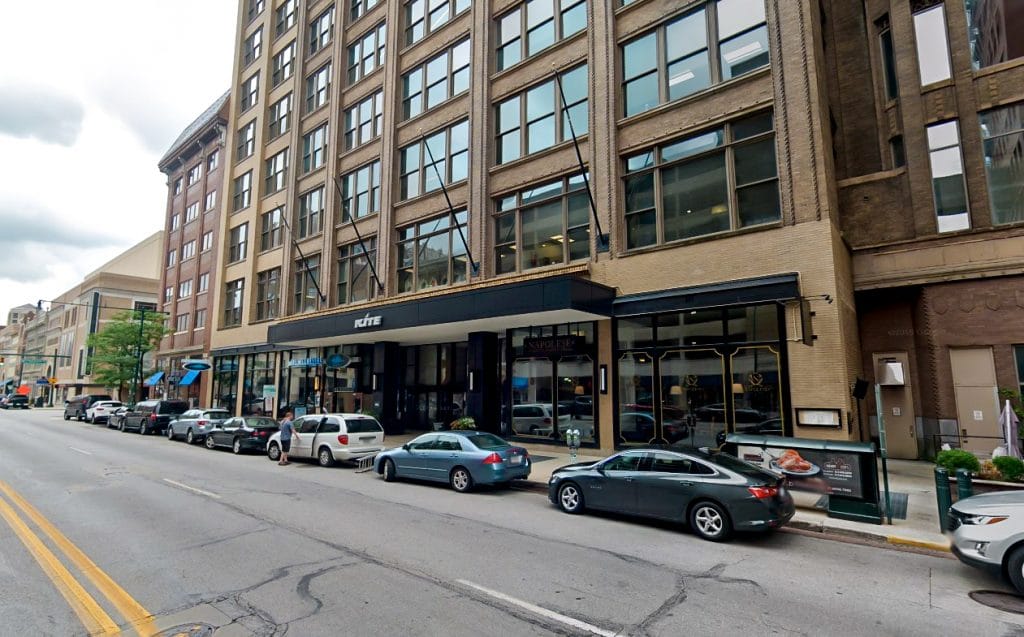 Bradley Company tenant / buyer representative, Sam Smith was aware of a unique purchase opportunity – the former Sallie Mae 321,000 square-foot headquarters office in downtown Indianapolis at 30 South Meridian Street. The deal also included the Union Station parking garage with 854 spaces.
