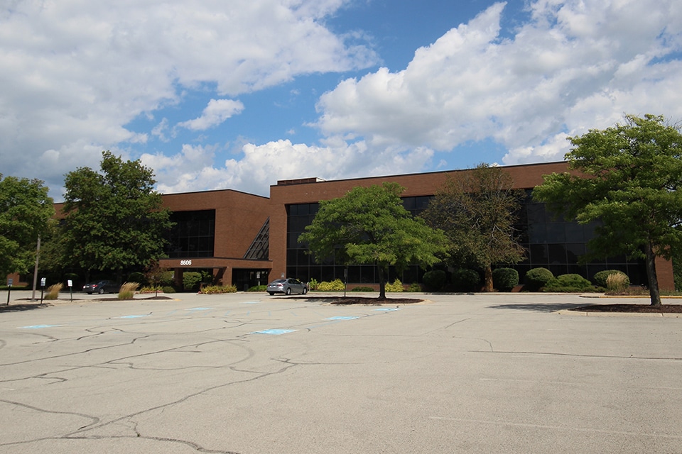 High quality office building in Indianapolis; tenant representation in office lease provided by Bradley Company